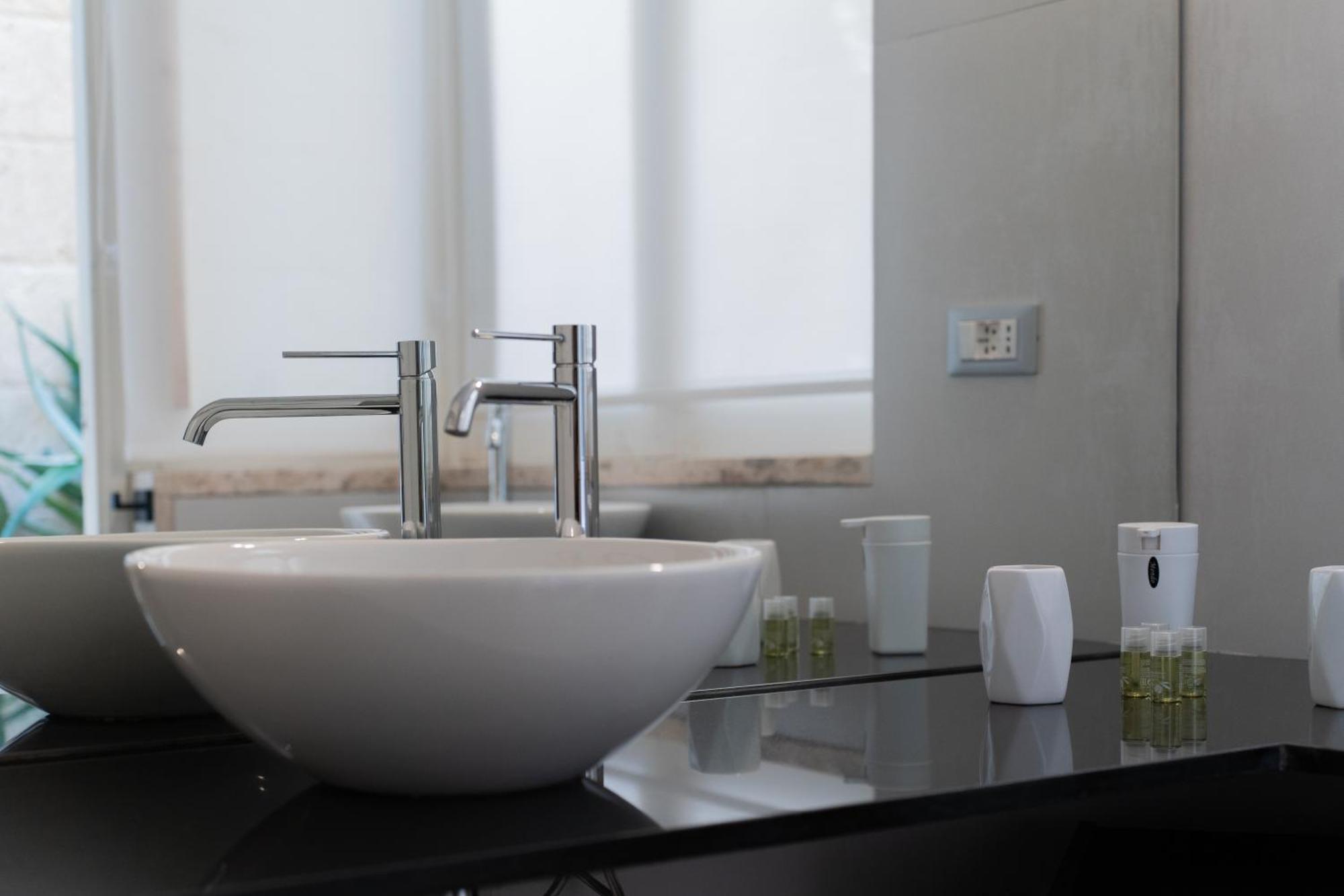 Dimora Barocca Luxury Suites Lecce Exterior foto